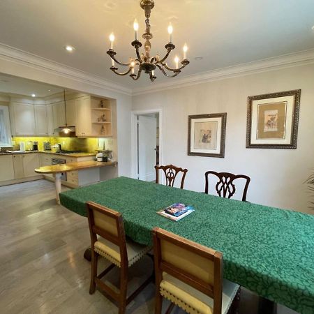 Private Suite In Forest Hill With Full Kitchen And Parking Toronto Exteriör bild