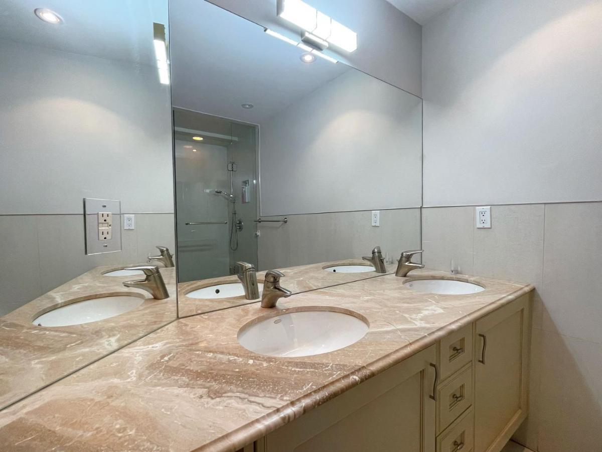 Private Suite In Forest Hill With Full Kitchen And Parking Toronto Exteriör bild